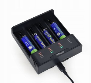 ŁADOWARKA DO AKUMULATORÓW BATERII OGNIW AA I AAA R03 R6 ENERGENIE